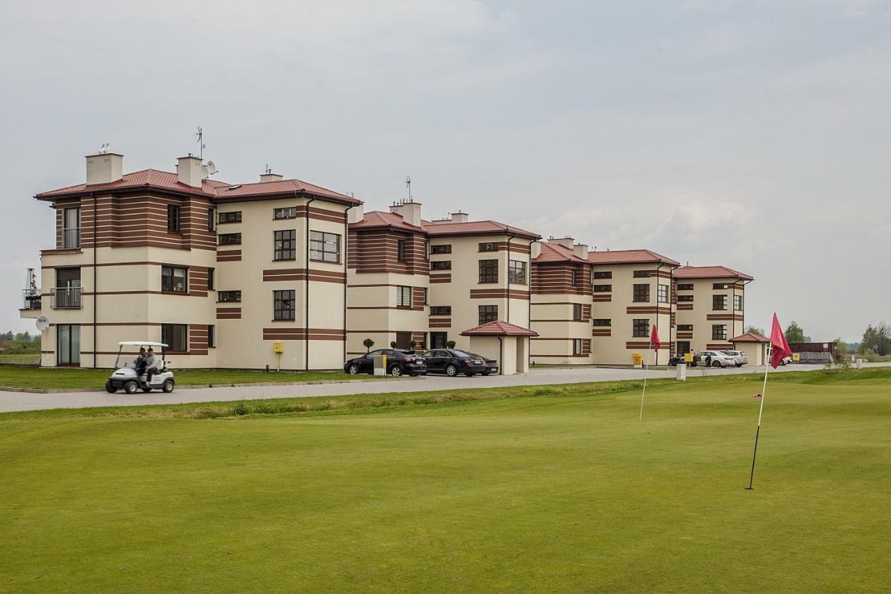 Golf Apartament W Sobieniach Sobienie Jeziory Dış mekan fotoğraf